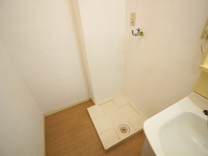 物件内観写真13　(洗濯機置場)