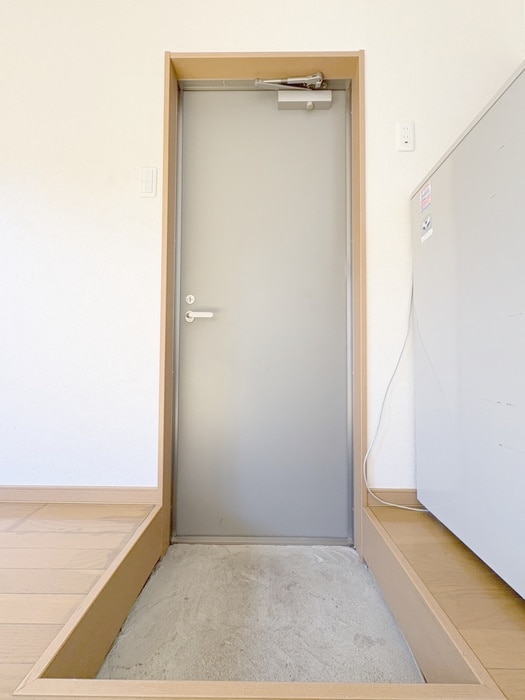 物件内観写真12　(玄関)