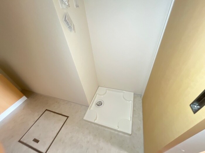 物件内観写真10　(洗濯機置場)