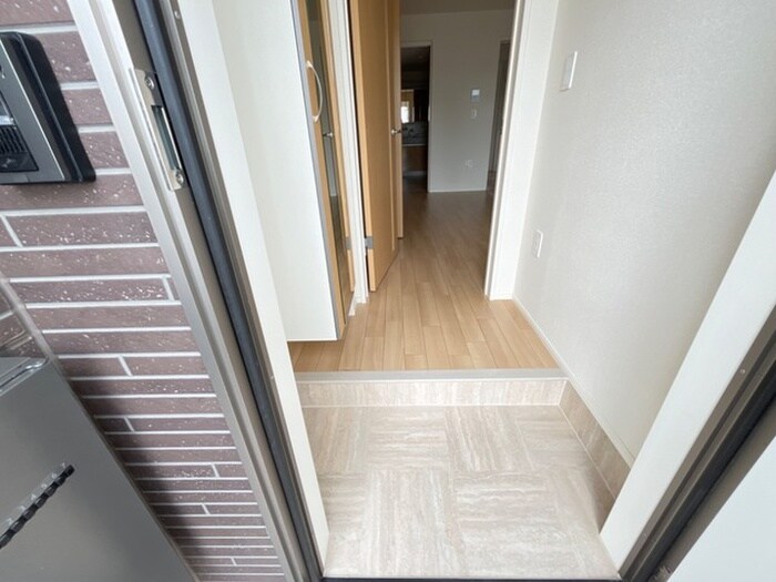 物件内観写真13　(玄関)