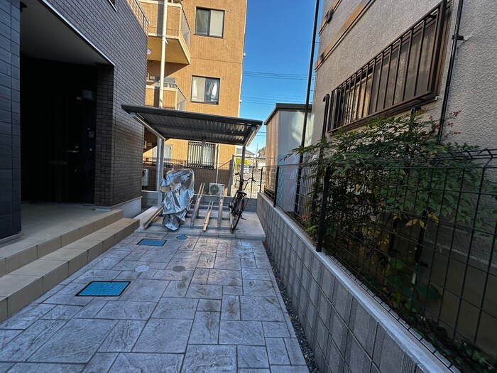 物件外観写真4　(駐輪場)