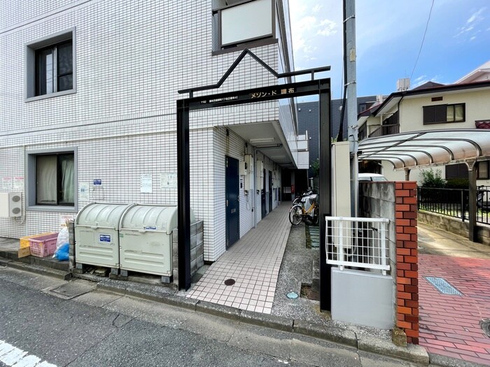 物件外観写真3　(エントランス部分)