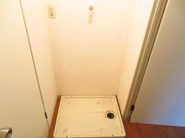 物件内観写真9　(洗濯機置場)