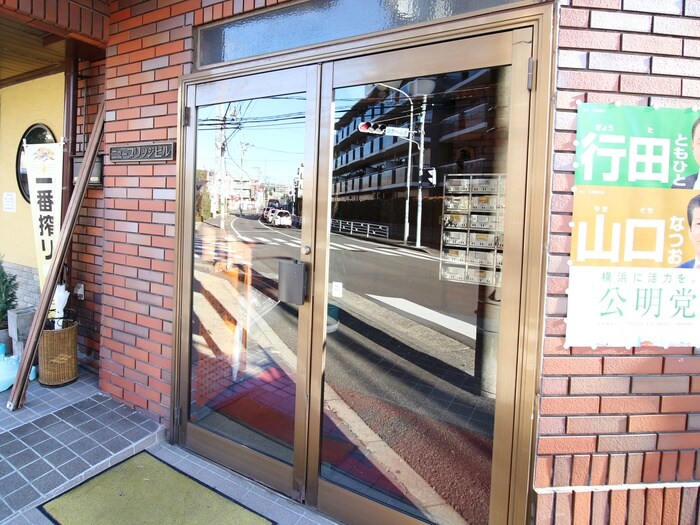 物件外観写真4　(エントランス部分)