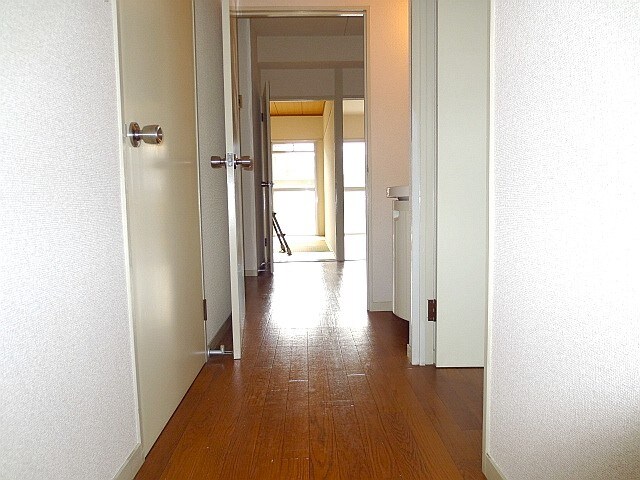 物件内観写真12　(廊下)