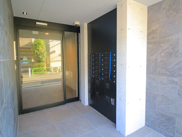 物件外観写真3　(エントランス部分)