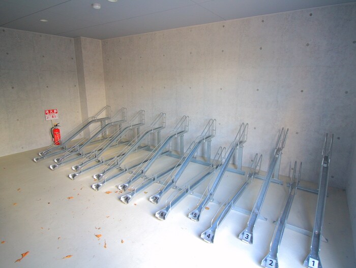 物件外観写真4　(駐輪場)