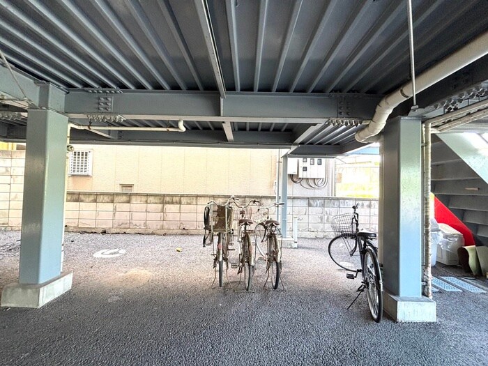 物件外観写真3　(駐輪場)
