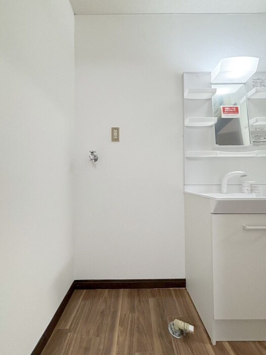 物件内観写真13　(洗濯機置場)