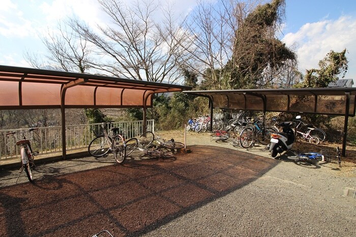 物件外観写真3　(駐輪場)