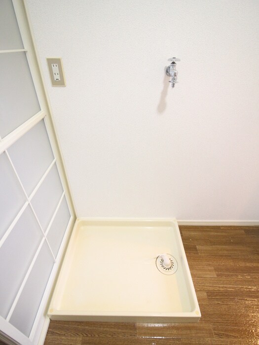 物件内観写真14　(洗濯機置場)