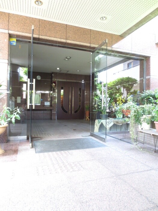 物件外観写真4　(エントランス部分)