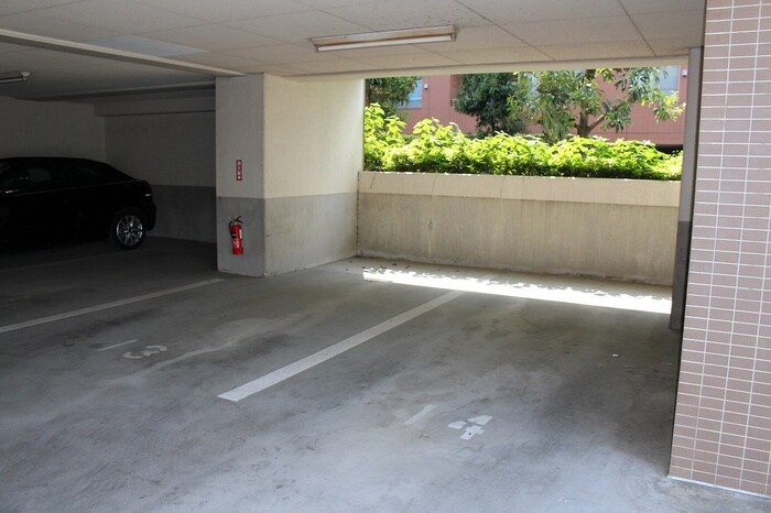 物件外観写真6　(駐車場)