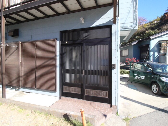 物件外観写真4　(エントランス部分)