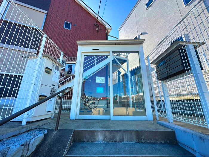 物件外観写真3　(エントランス部分)