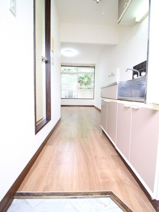 物件内観写真10　(玄関)