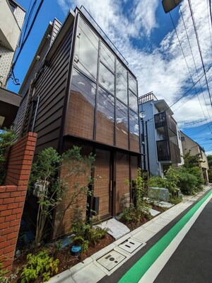 上野桜木の立体長屋外観写真