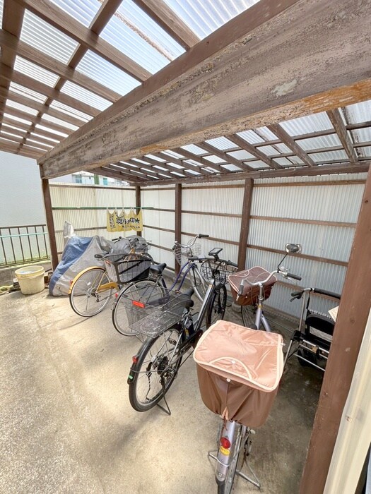 物件外観写真3　(駐輪場)