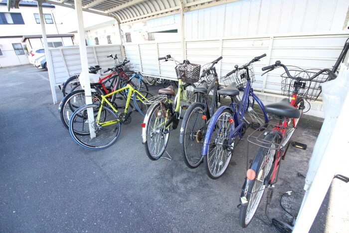 物件外観写真4　(駐輪場)
