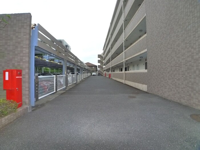 物件外観写真4　(駐車場)