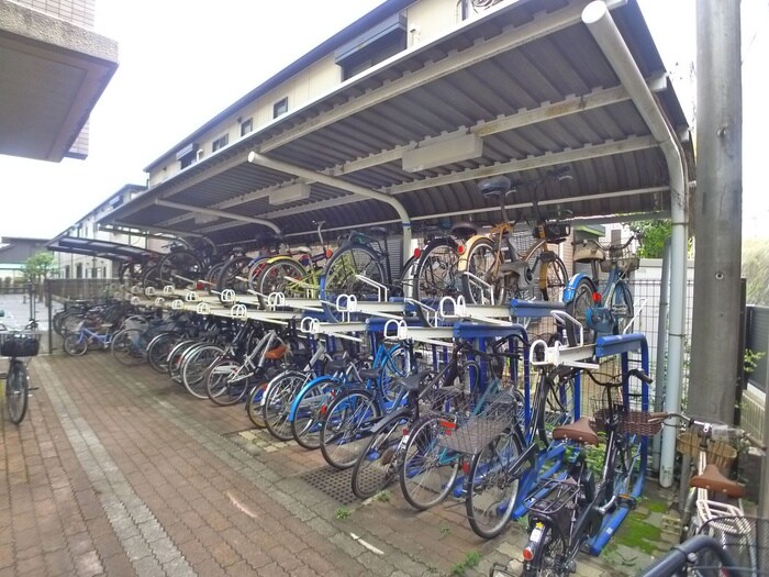 物件外観写真5　(駐輪場)