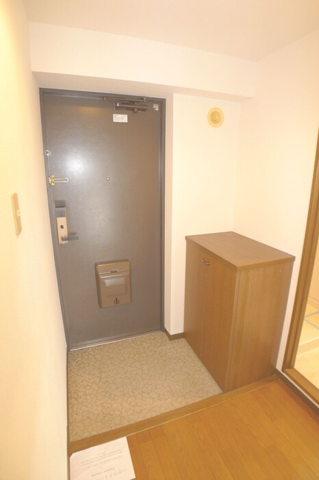 物件内観写真16　(玄関)