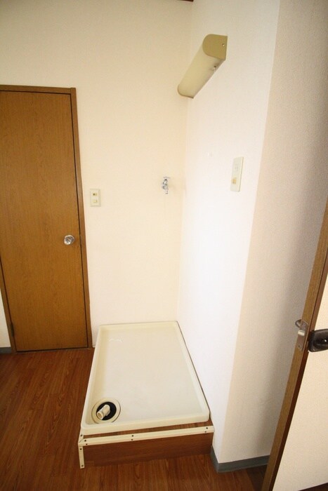 物件内観写真13　(洗濯機置場)