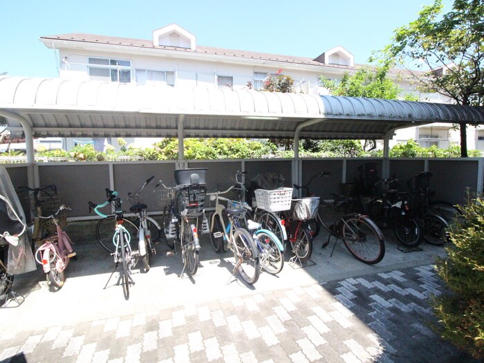 物件外観写真2　(駐輪場)