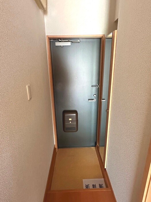 物件内観写真7　(玄関)