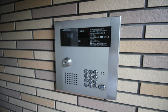 物件外観写真5　(エントランス部分)