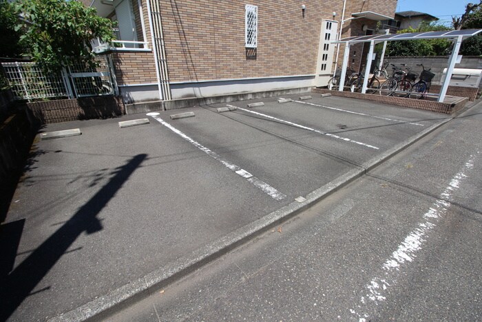 物件外観写真6　(駐車場)
