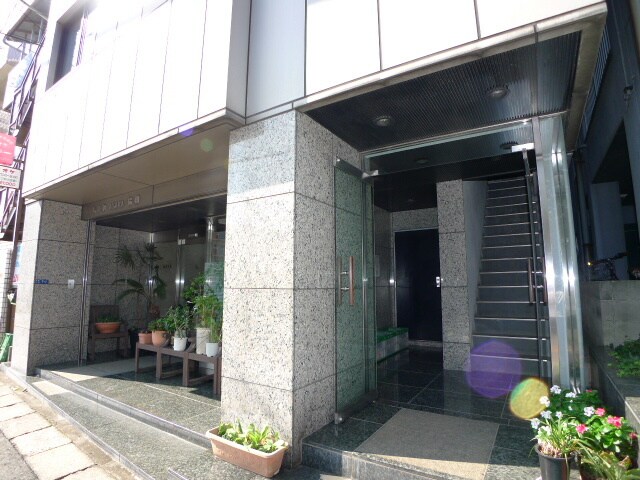 物件外観写真2　(エントランス部分)