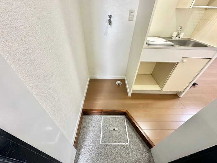 物件内観写真12　(洗濯機置場)