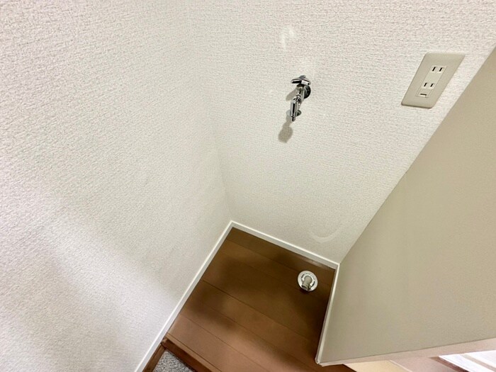 物件内観写真15　(洗濯機置場)