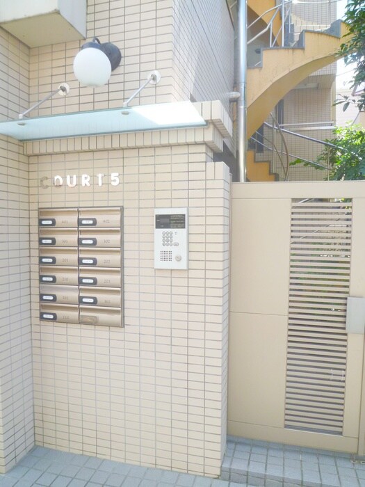 物件外観写真4　(エントランス部分)