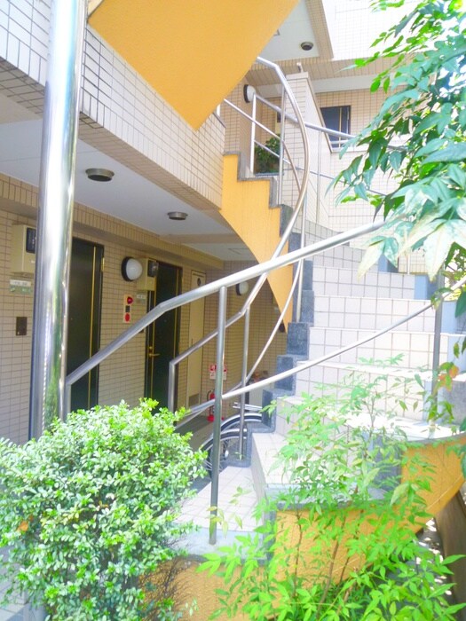 物件外観写真6　(エントランス部分)