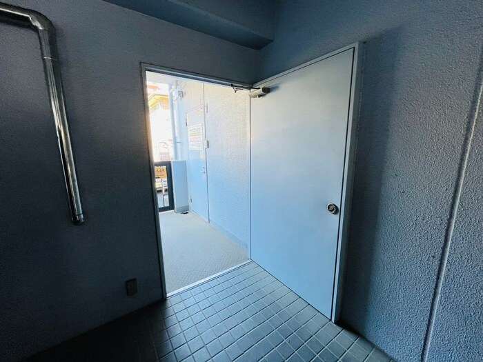 物件外観写真5　(エントランス部分)