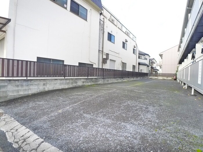 物件外観写真5　(駐車場)