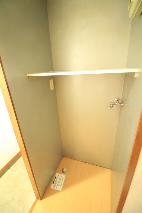 物件内観写真4　(洗濯機置場)