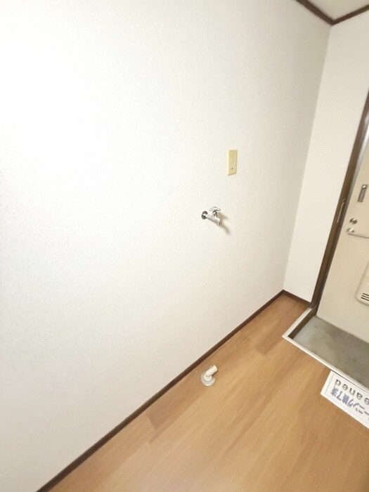 物件内観写真17　(洗濯機置場)