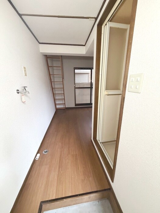 物件内観写真21　(洗濯機置場)