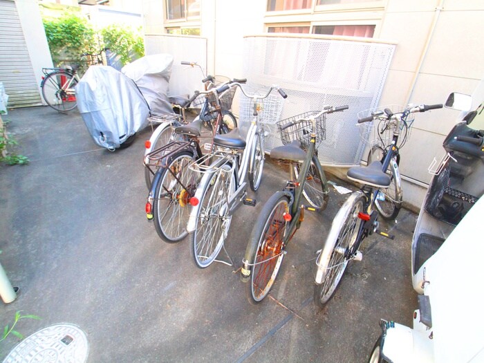 物件外観写真5　(駐輪場)