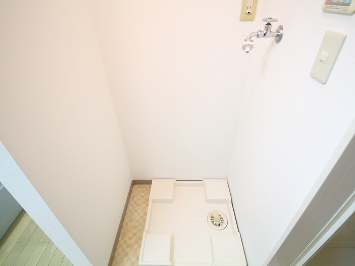 物件内観写真13　(洗濯機置場)