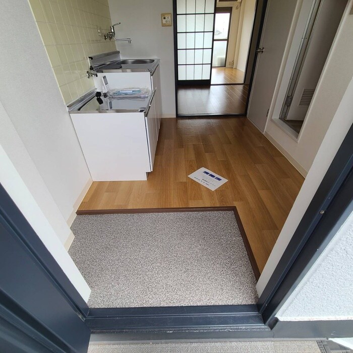 物件内観写真7　(玄関)