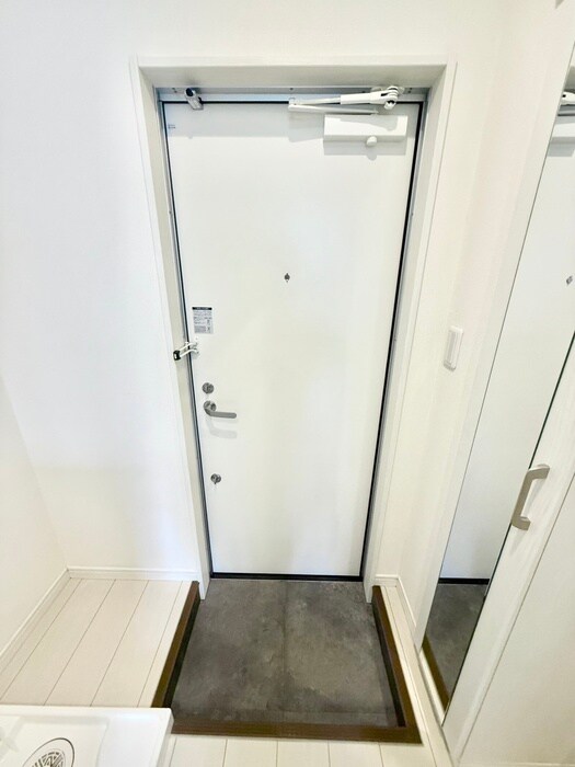 物件内観写真16　(玄関)