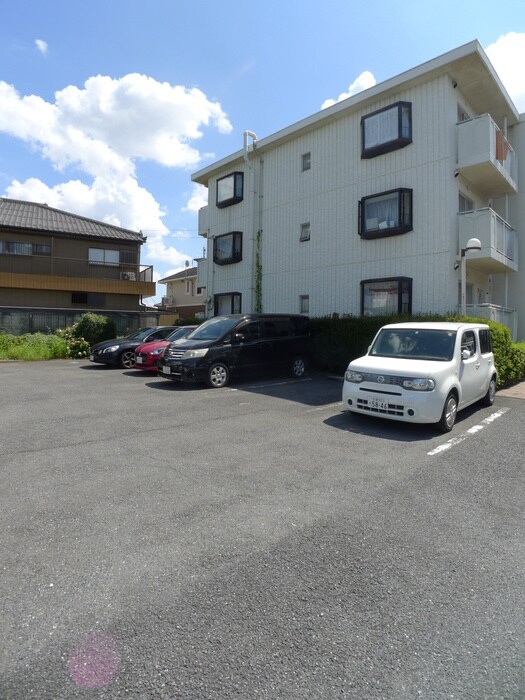 ホワイトオ－ク・ヴィラ中尾台の駐車場