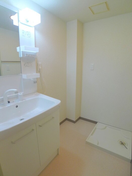 ホワイトオ－ク・ヴィラ中尾台の洗濯機置場