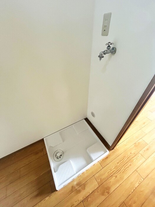 物件内観写真12　(洗濯機置場)