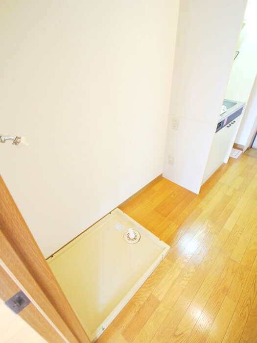 物件内観写真16　(洗濯機置場)