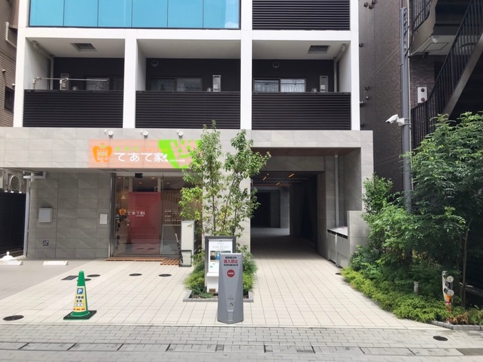 物件外観写真2　(エントランス部分)